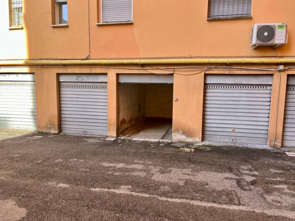 Box / garage a Bologna in Via Adelaide Ristori, 11 - Foto 5