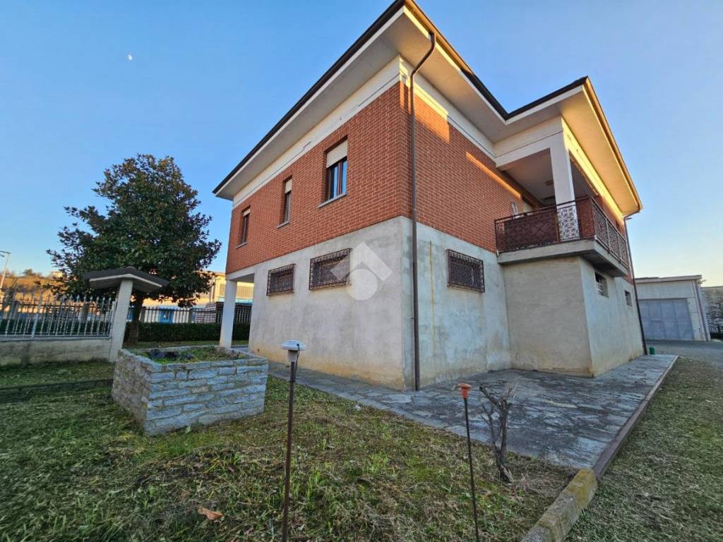 Villa a Nizza monferrato in STRADA CANELLI, 67 - Foto 2
