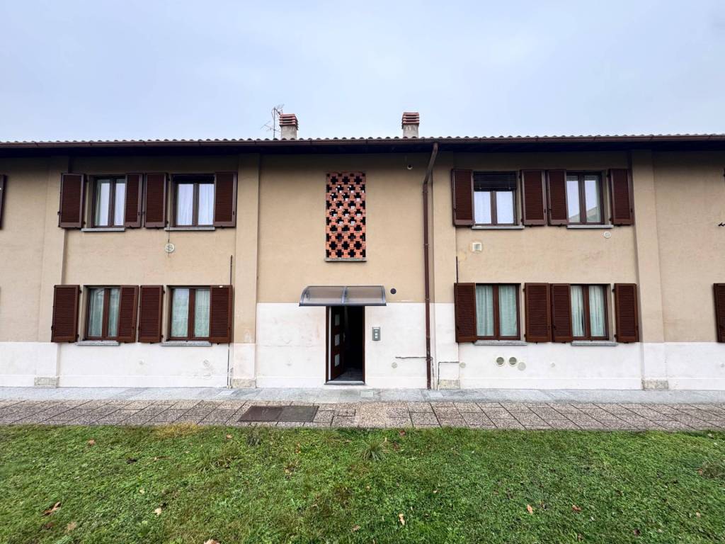 Appartamento a Monguzzo in Via Montale, 12 - Foto 2