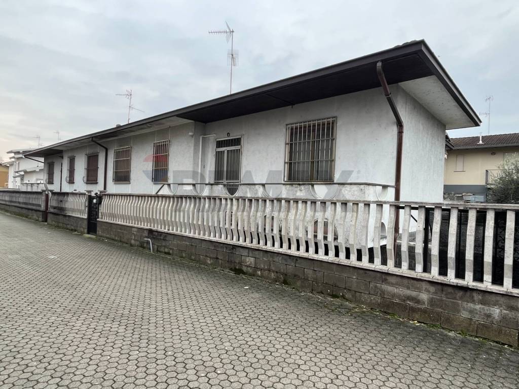 Villa a Gambolò in Corso Umberto 1, 328 - Foto 2