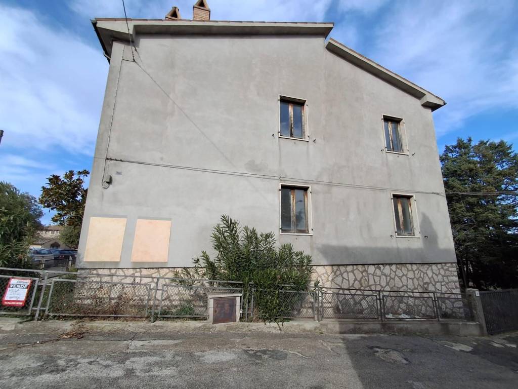 Villa a Baschi in Via del Risorgimento - Foto 2