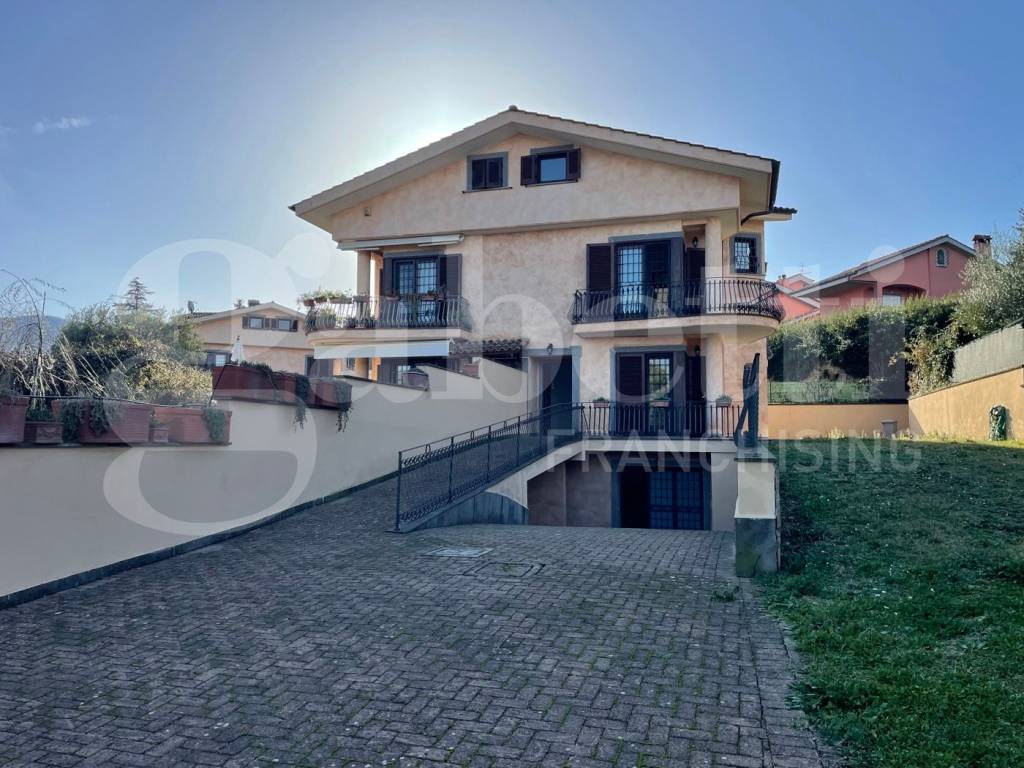 Villa a Rocca di papa in Via dei Ciclamini, 25 - Foto 2