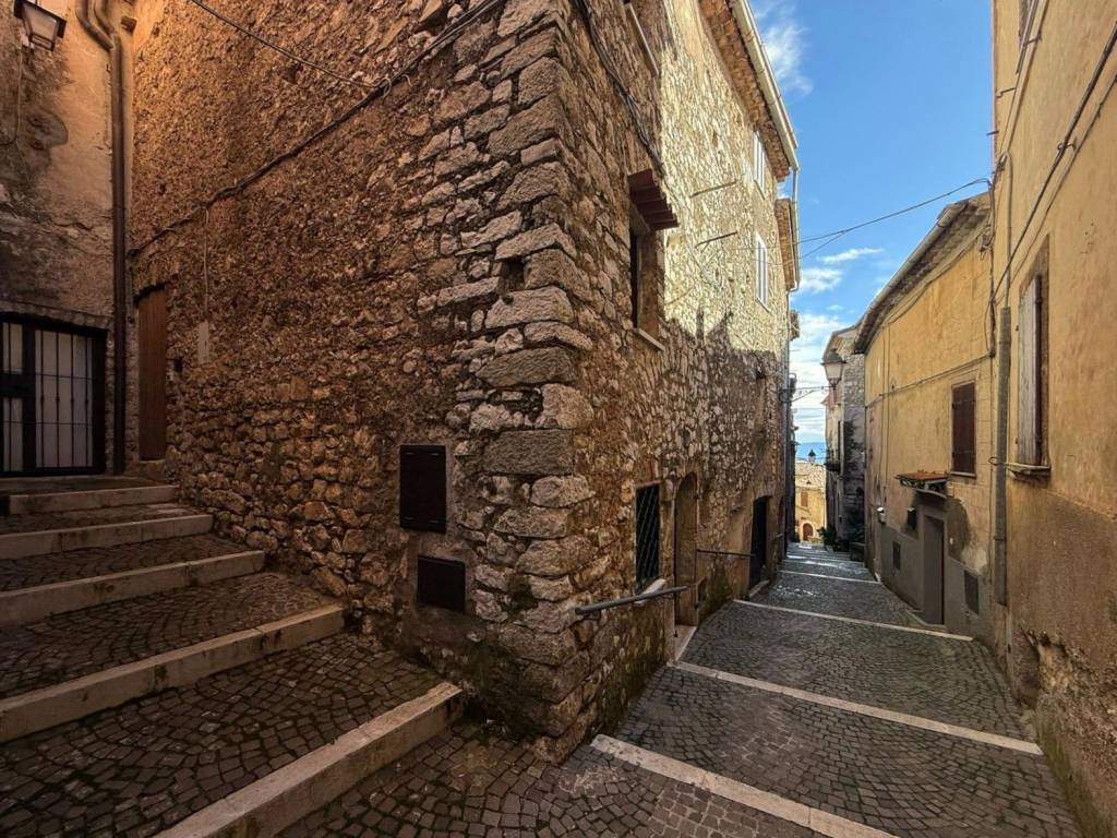 Appartamento a Bassiano in Via Umberto I - Foto 2