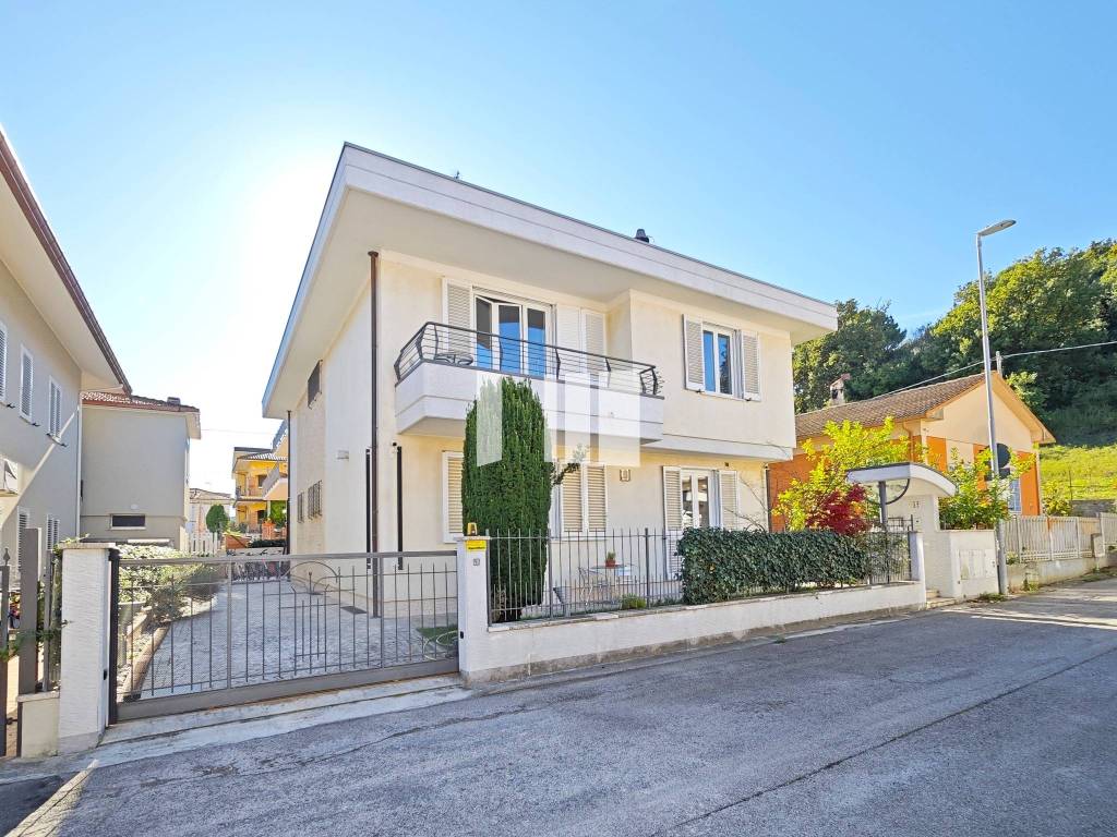 Villa a Giulianova in Via Michetti, 17 - Foto 3