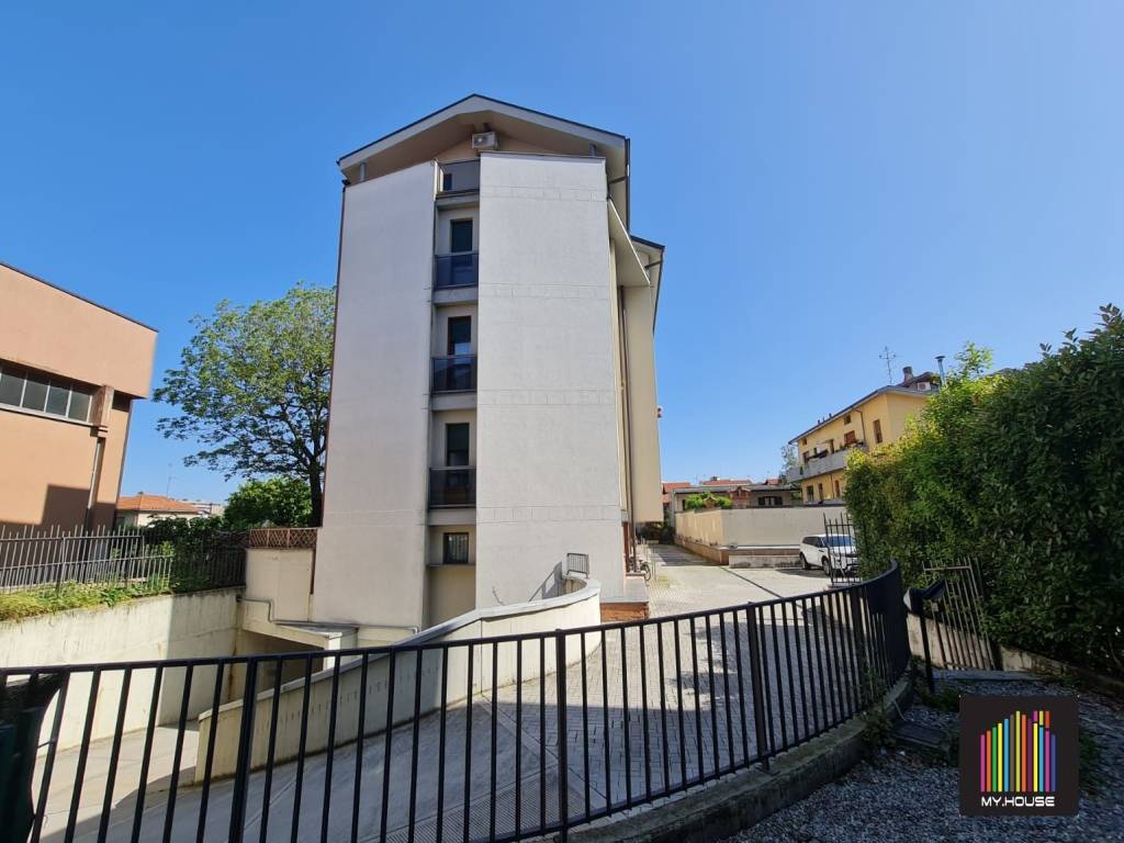 Appartamento a Gallarate in Via del Lavoro - Foto 2