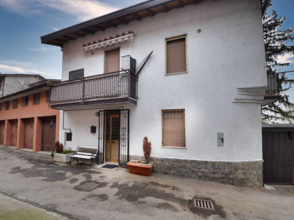 Villa a Locate varesino in Vicolo Tassetti, 29 - Foto 2