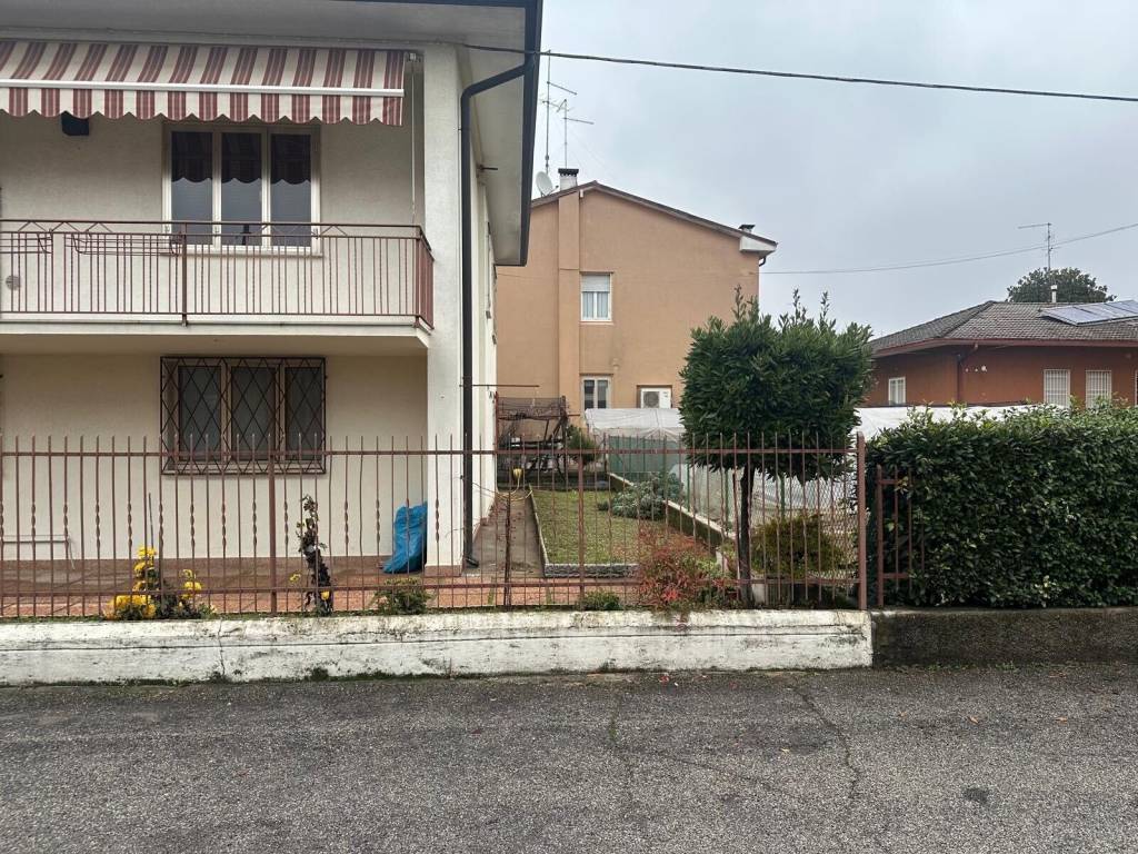 Villa a San giovanni lupatoto in Via Carlo Cattaneo, 6 - Foto 4