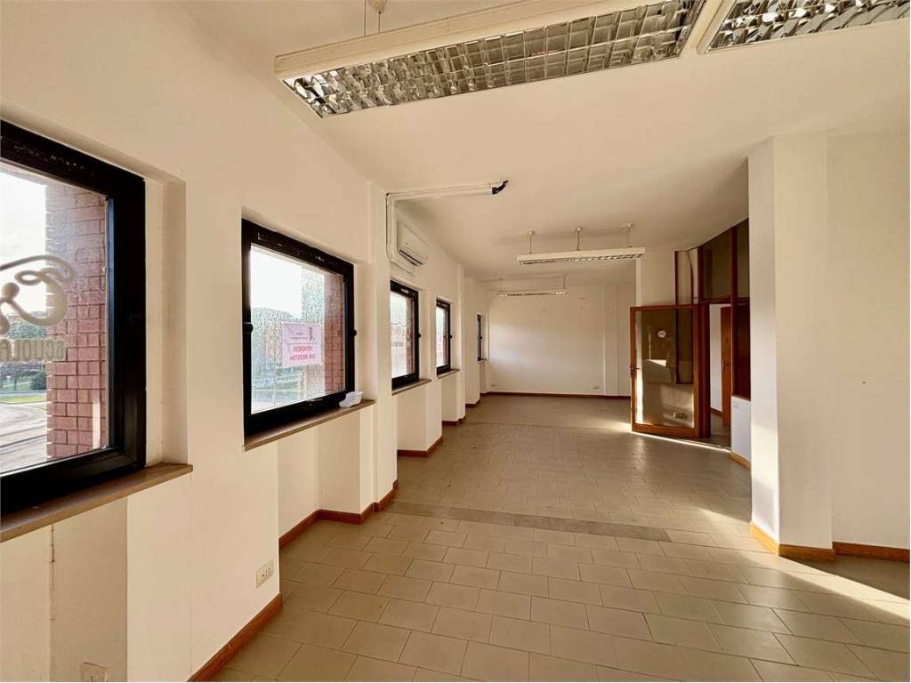 Immobile a Grosseto in Centro commerciale Gorarella - Foto 4