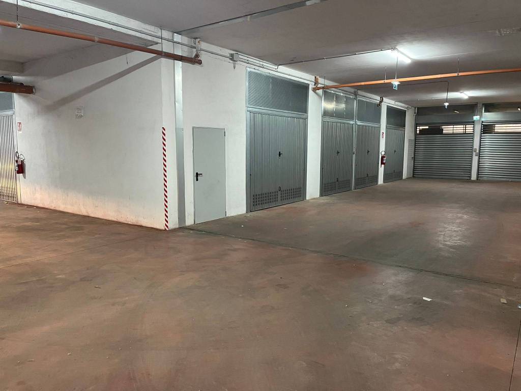 Box / garage a Pomezia in Via Giacomo Matteotti, 16 - Foto 2