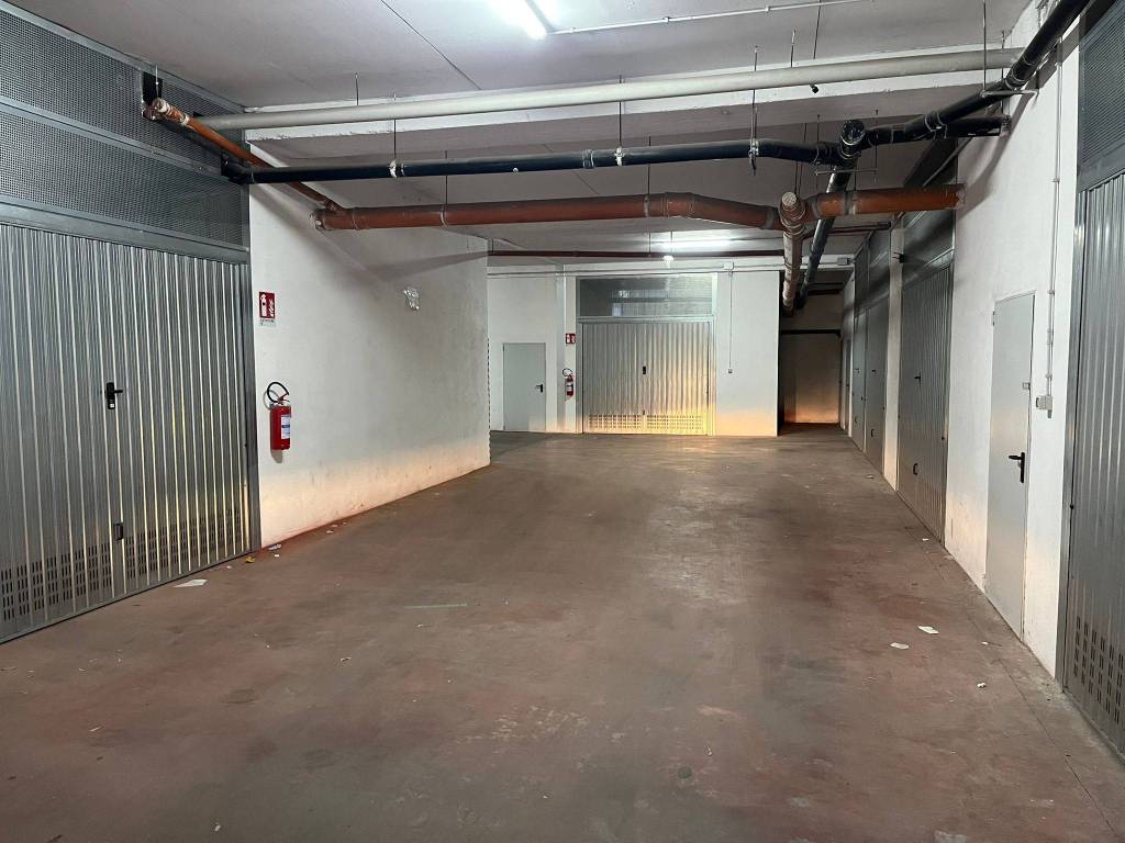 Box / garage a Pomezia in Via Giacomo Matteotti, 16 - Foto 3