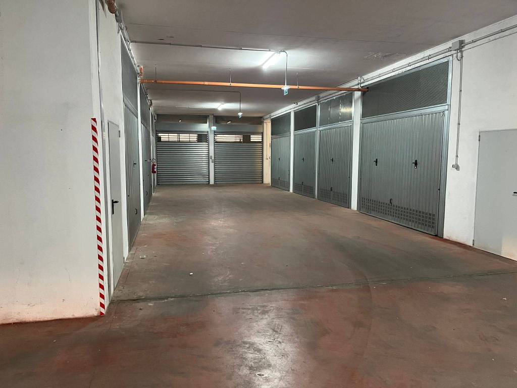Box / garage a Pomezia in Via Giacomo Matteotti, 16 - Foto 5