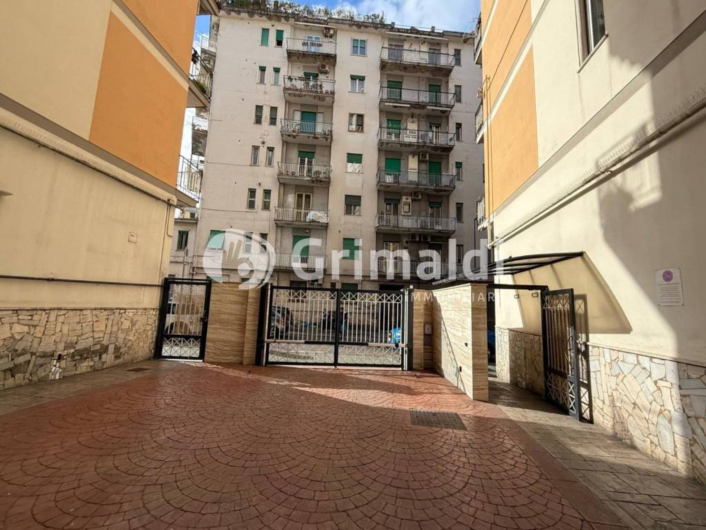 Appartamento a Salerno in Via Lucio Petrone - Foto 2