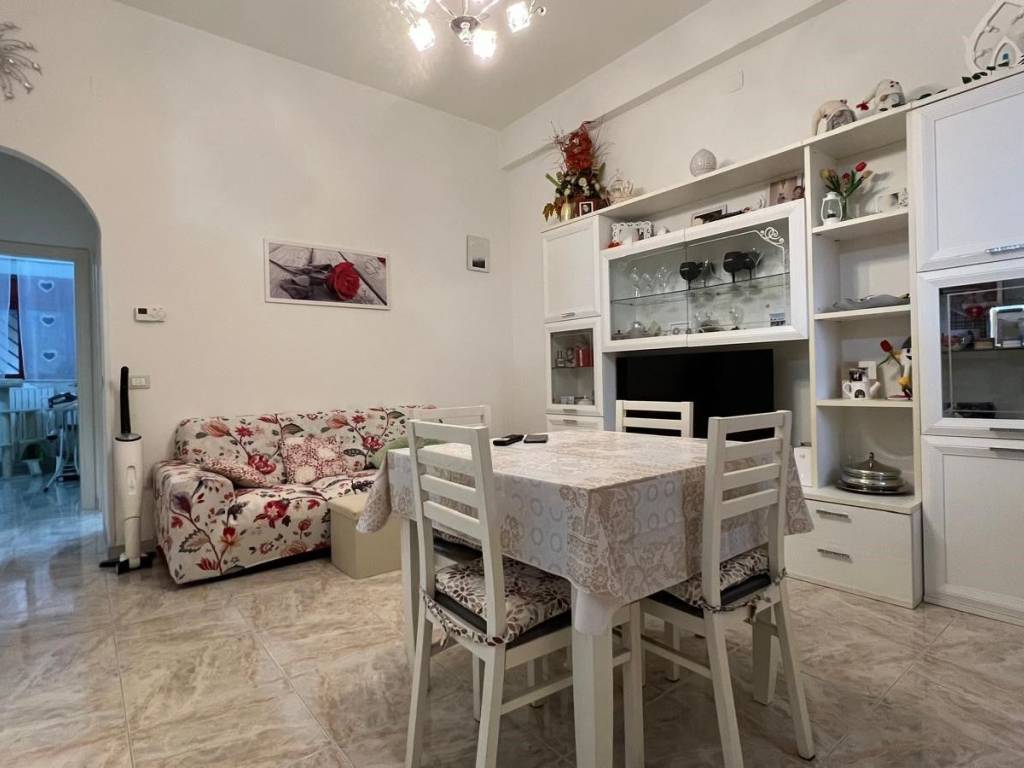 Appartamento a Ceglie messapica in Via Rocco Spina - Foto 3