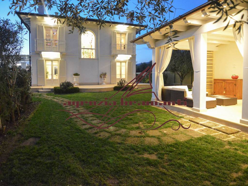 Villa a Pietrasanta in Via degli Olmi - Foto 2