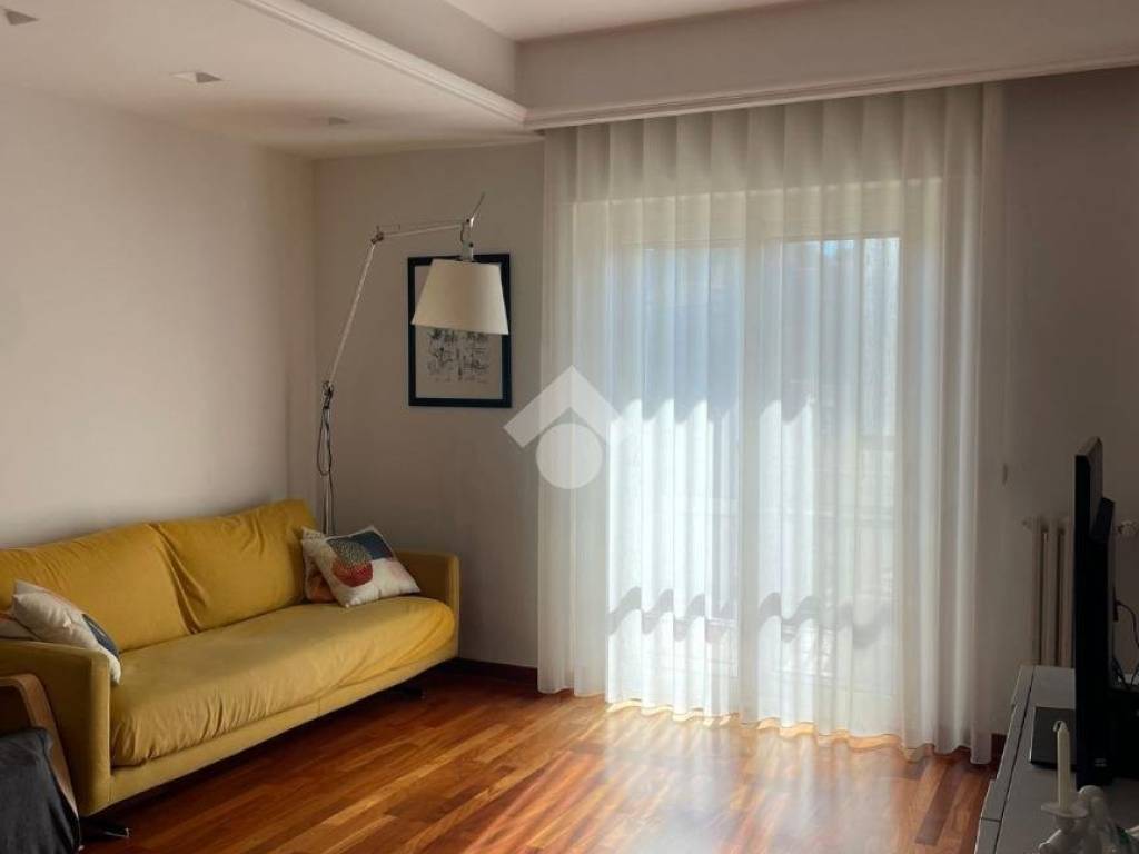 Appartamento a Catanzaro in Viale Magna Grecia, 18 - Foto 2