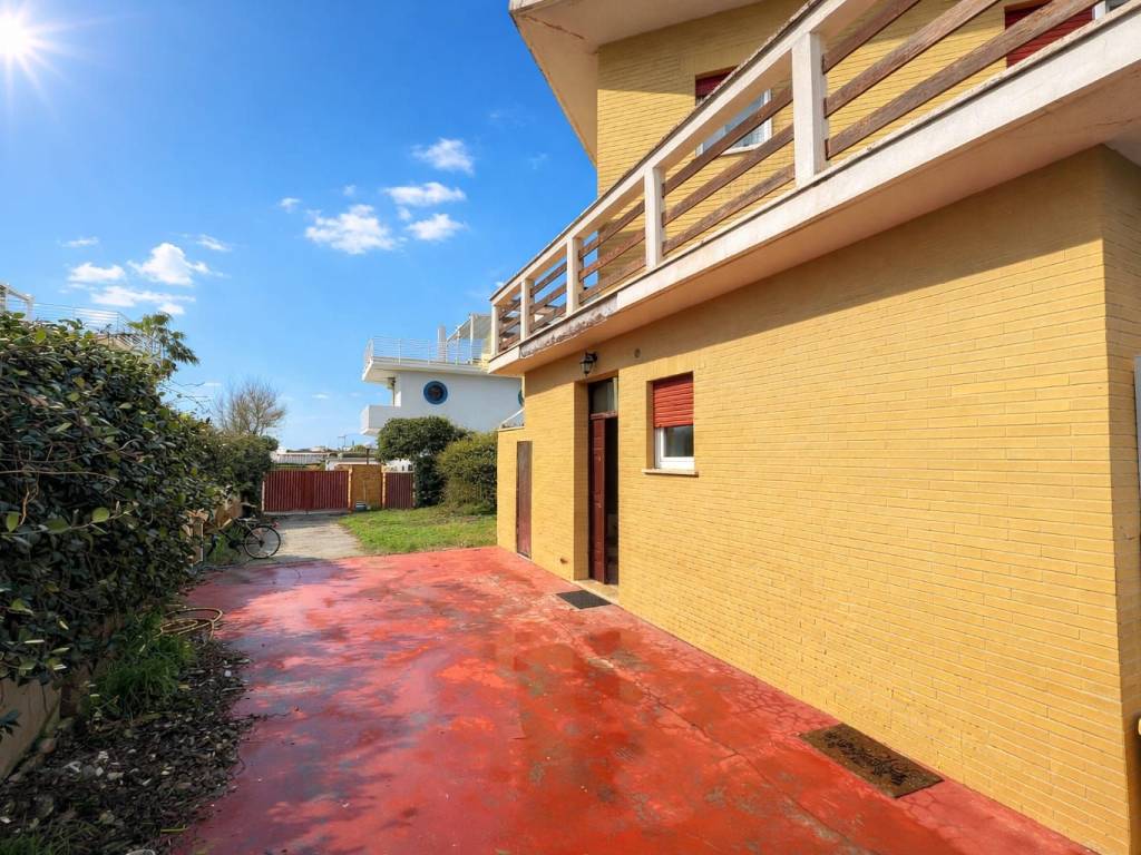 Villa a Fiumicino in Lungomare di Levante - Foto 2