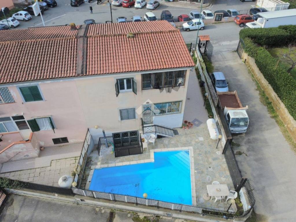 Villa a Giugliano in campania in Via S. Nullo, 177 - Foto 4