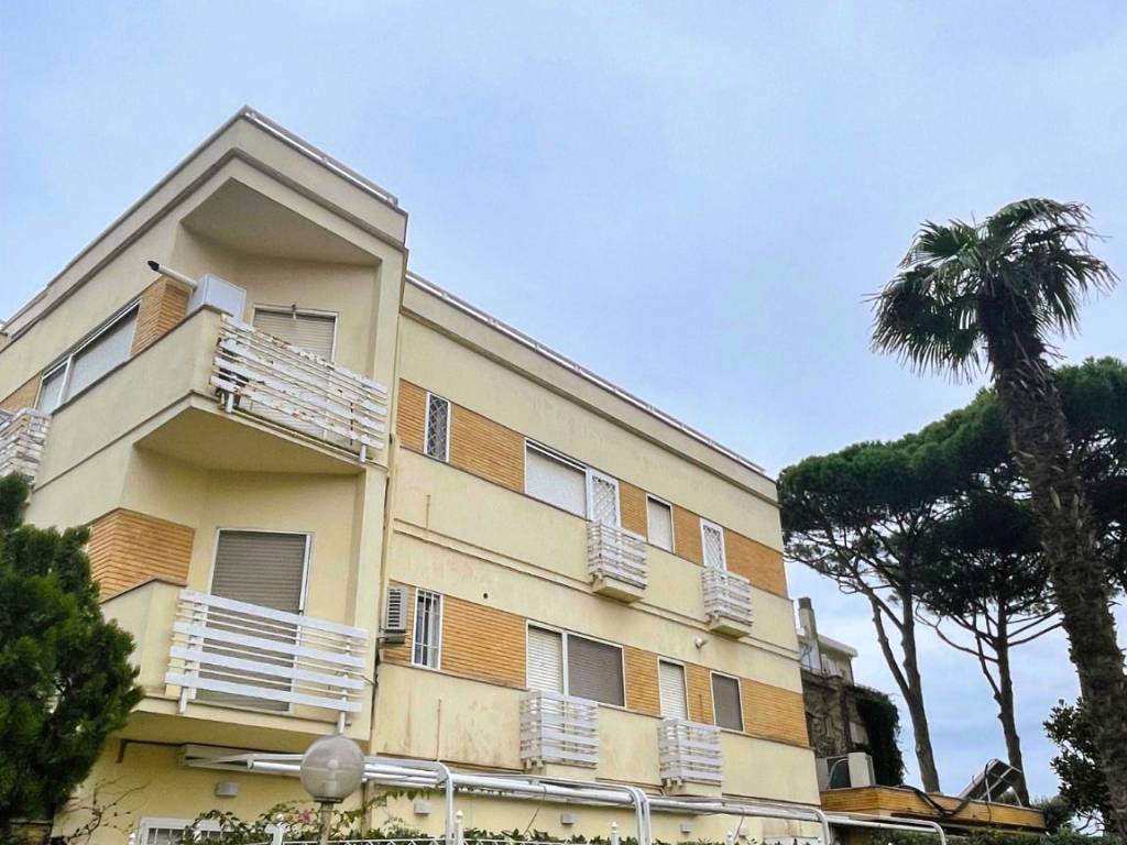 Appartamento a Fiumicino in Via l'Ardenza, 11 - Foto 2