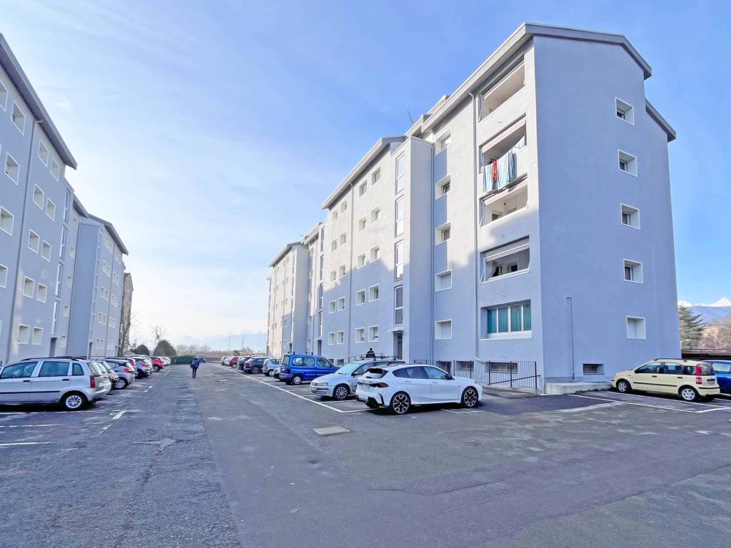 Appartamento a Pinerolo in VIA LUIGI EINAUDI, 27 - Foto 2
