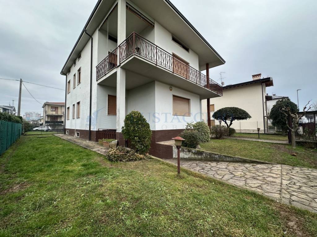 Villa a Treviolo in Via Aristide Pesenti - Foto 2