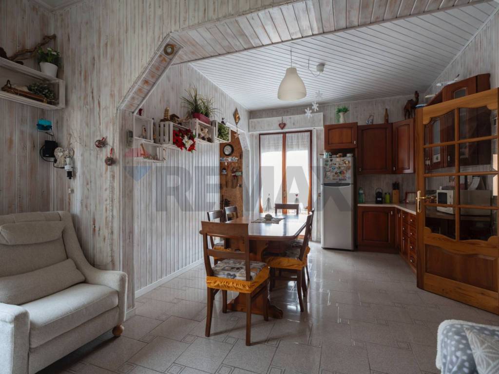 Appartamento a Falconara marittima in VIA VITTORIO VENETO, 12 - Foto 2