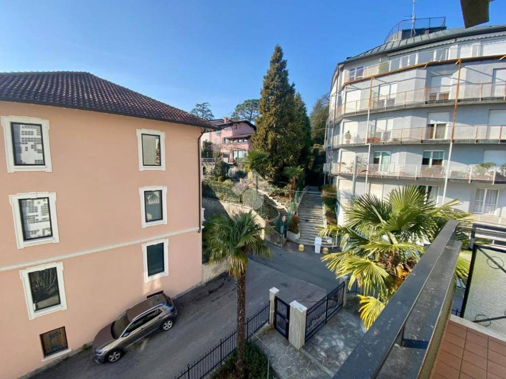 Appartamento a Cantù in Via Angelo Longoni, 7 - Foto 3