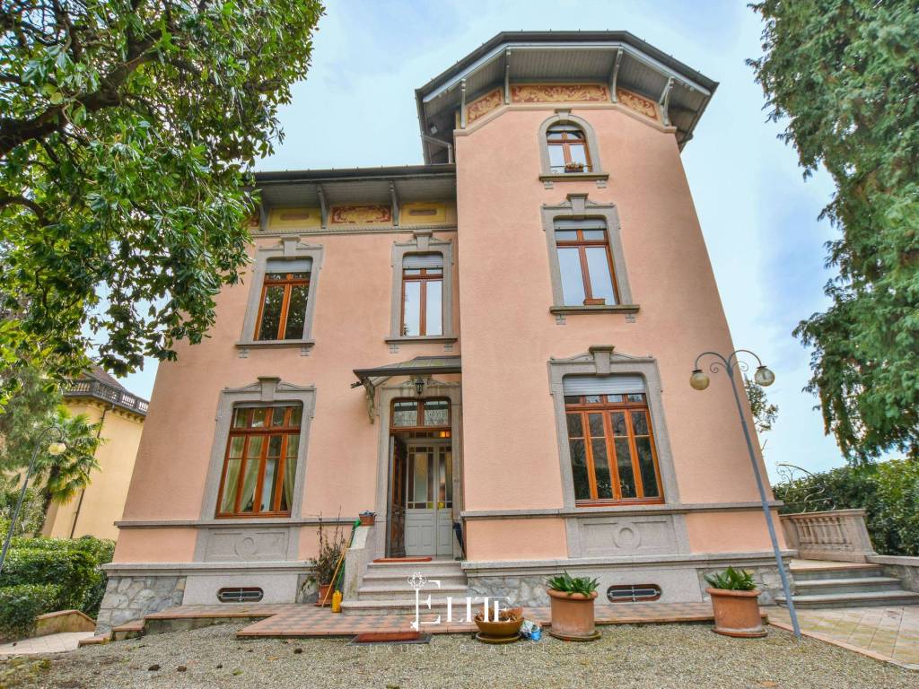 Villa a Gavirate in Via Alessandro Volta, 13 - Foto 4