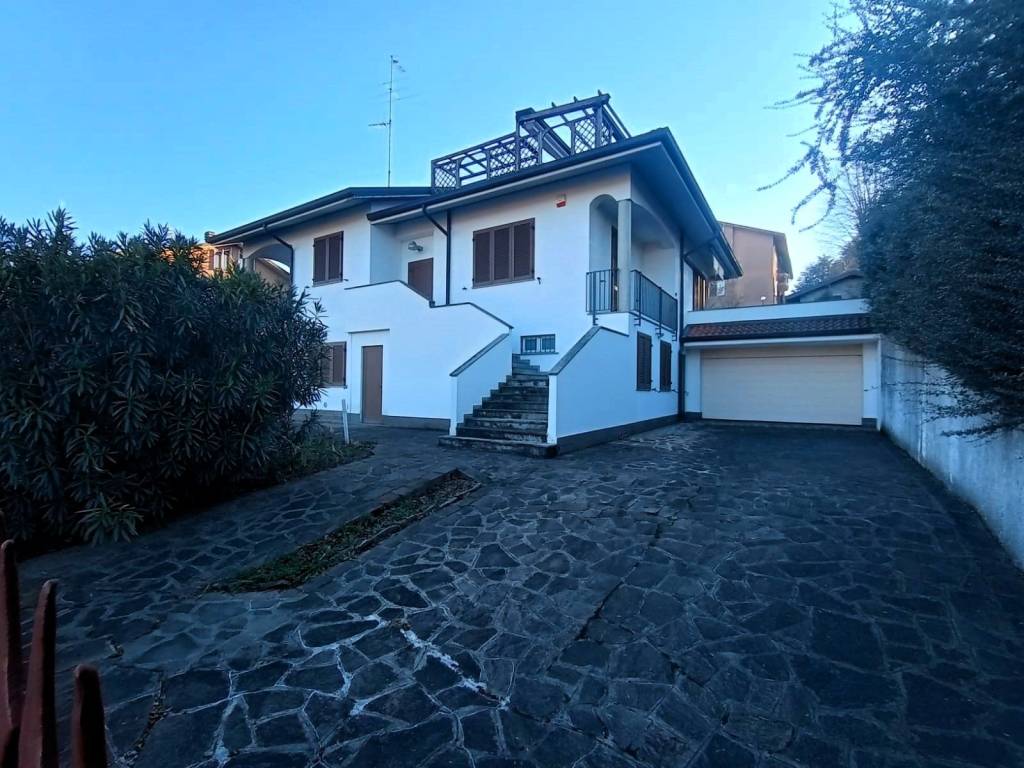 Villa a Costa masnaga in Via Giuseppe Verdi - Foto 2