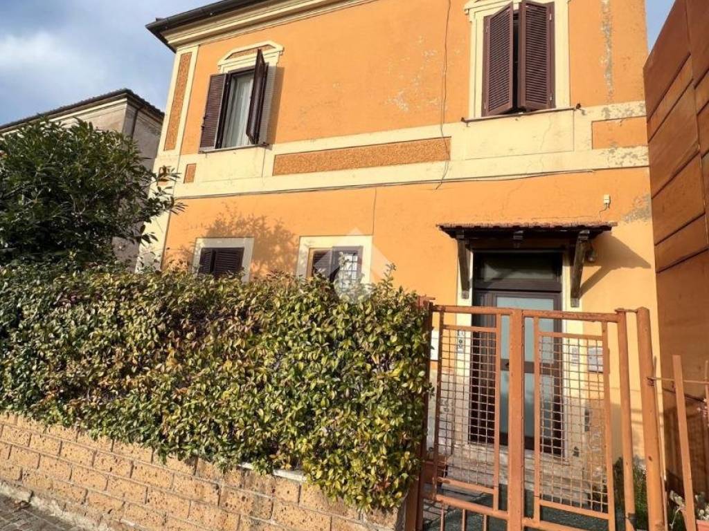 Appartamento a Civita castellana in Via Giuseppe Mazzini, 24 - Foto 3