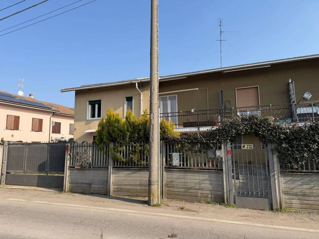 Villa a Besate in Via Fornace, 22 - Foto 2