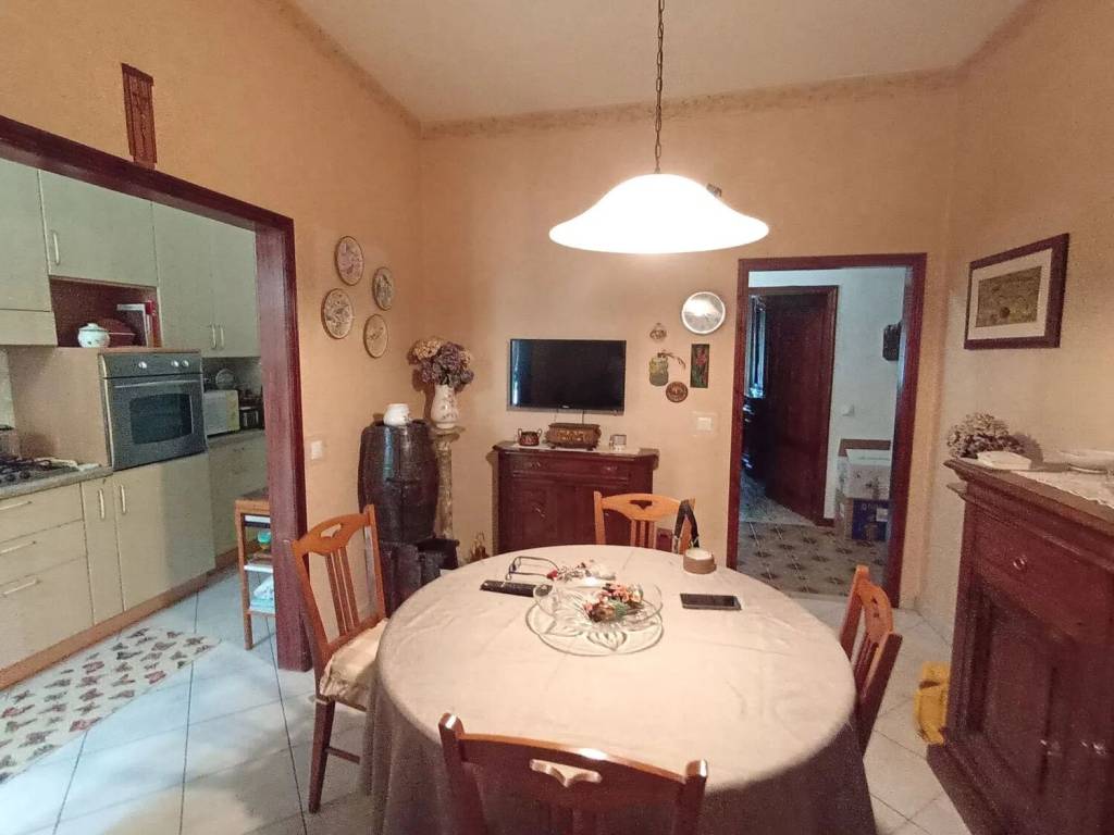 Appartamento a Gambassi terme in Via Vittorio Veneto - Foto 2