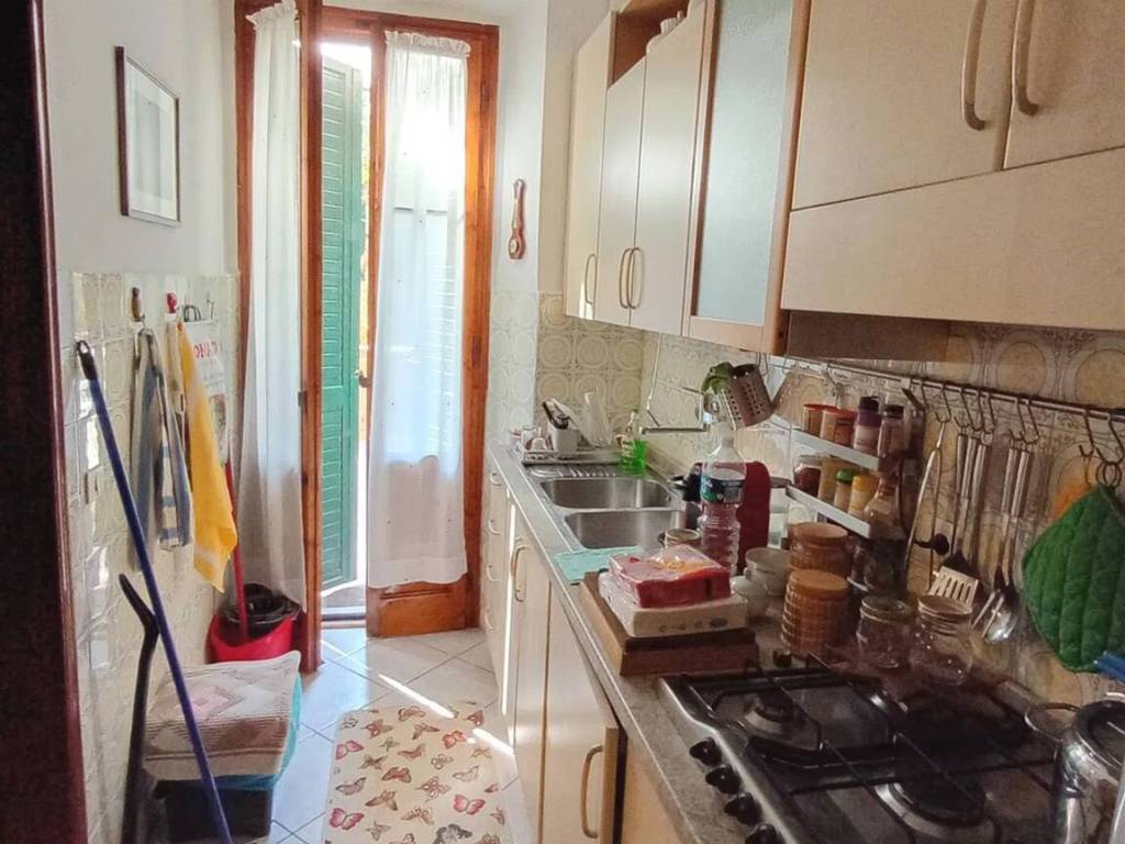 Appartamento a Gambassi terme in Via Vittorio Veneto - Foto 3