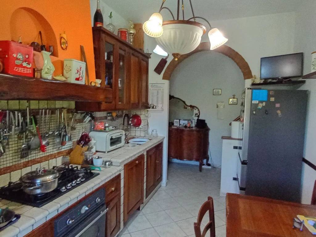 Appartamento a Gambassi terme in Via Vittorio Veneto - Foto 2