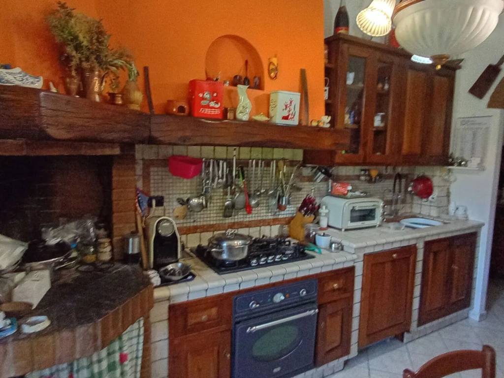 Appartamento a Gambassi terme in Via Vittorio Veneto - Foto 3