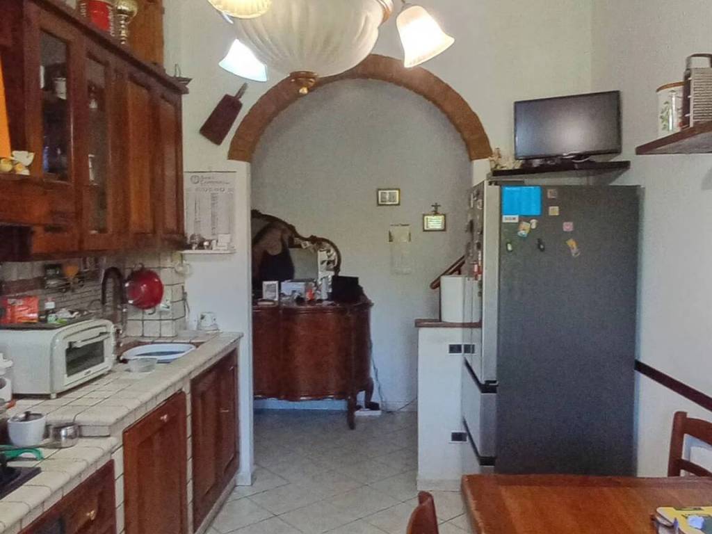 Appartamento a Gambassi terme in Via Vittorio Veneto - Foto 4