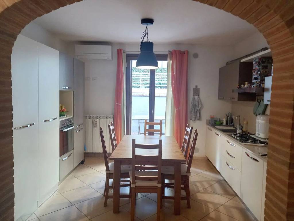 Appartamento a Gambassi terme in Viale Antonio Gramsci - Foto 2