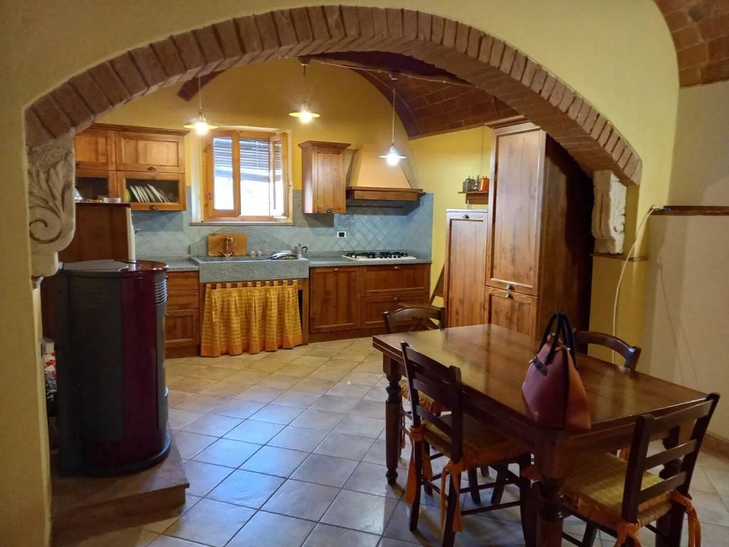 Appartamento a Gambassi terme in Piazza Arfaioli No Number - Foto 3