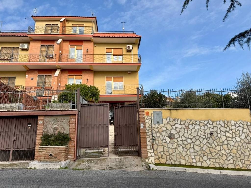 Villa a Guidonia montecelio in Via Ticino, 2 - Foto 2