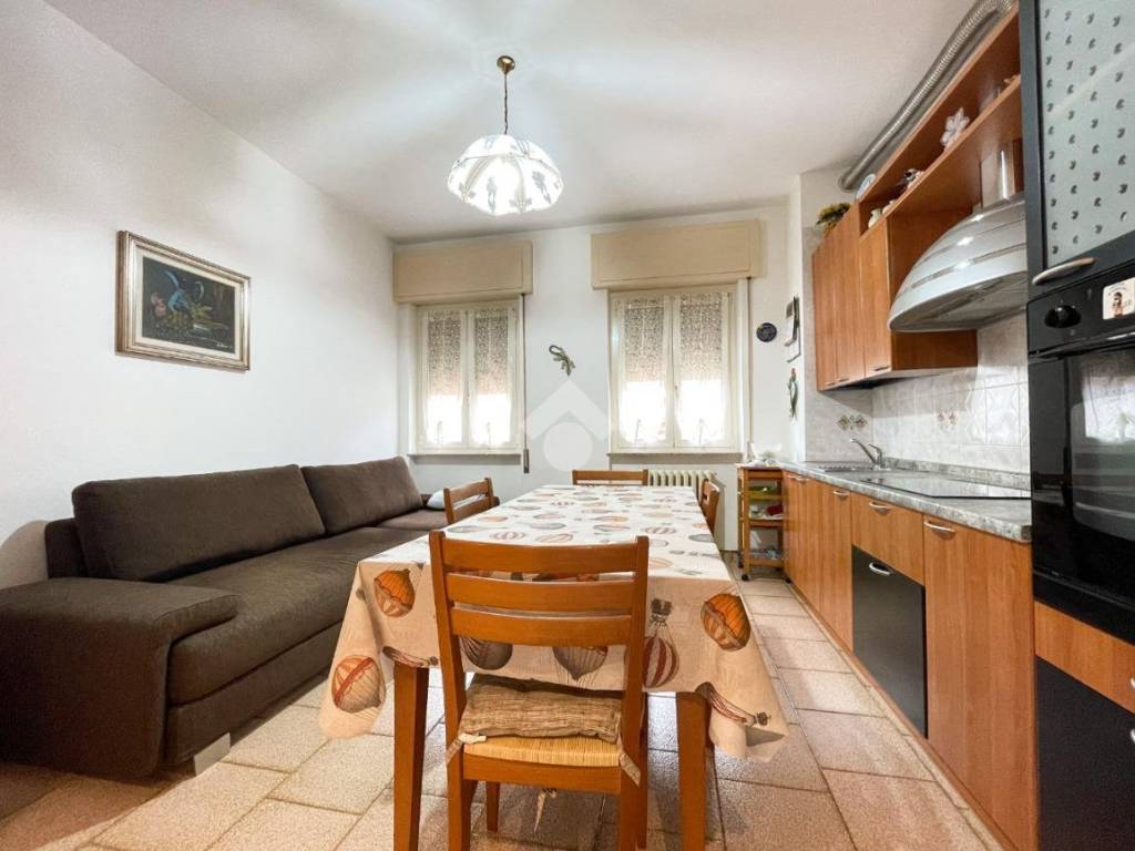 Appartamento a Bisuschio in Via C. Porta, 5 - Foto 2