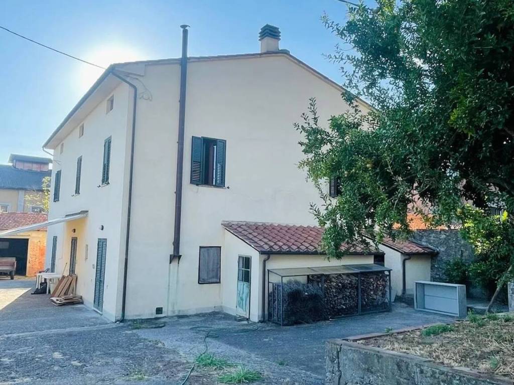 Villa a Pescia in Via Fiorentina No Number - Foto 4