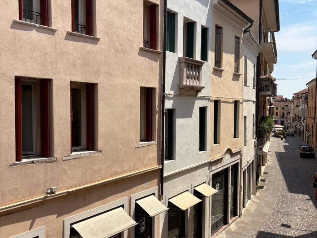 Appartamento a Bassano del grappa in Via Vittorelli - Foto 2