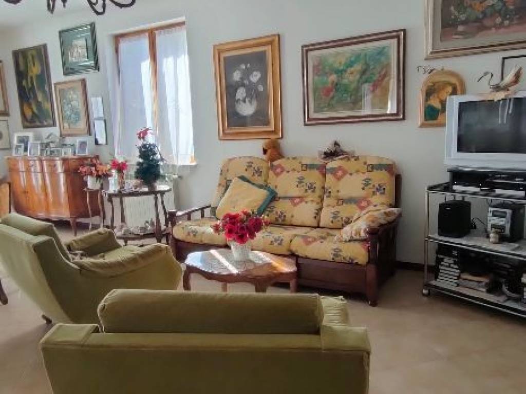 Villa a Pitigliano in Via E. Gervasi - Foto 2