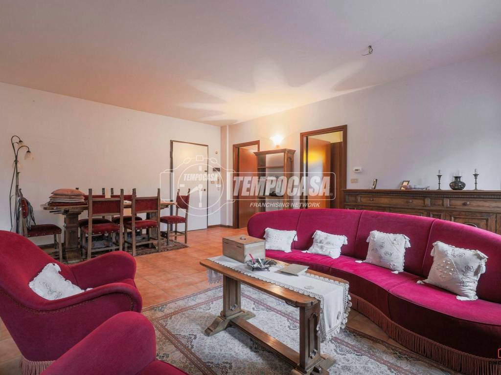 Appartamento a Castel san pietro terme in Piazza Papa Giovanni XXIII - Foto 2