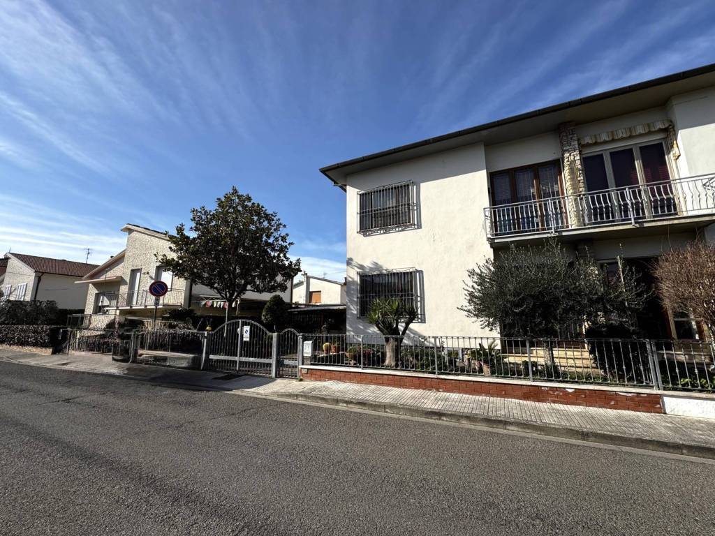 Villa a Cascina in Via Fratelli John e Robert Kennedy - Foto 2