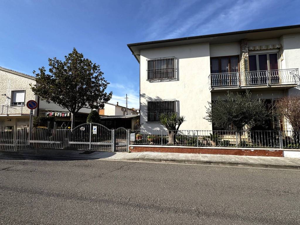 Villa a Cascina in Via Fratelli John e Robert Kennedy - Foto 3