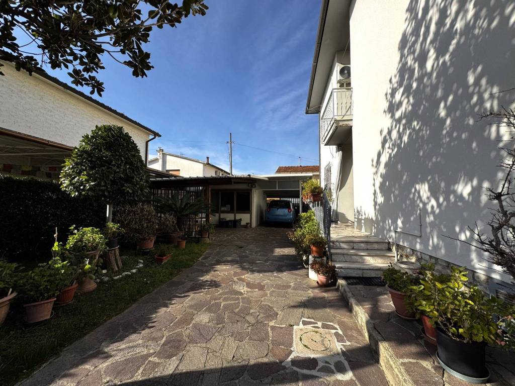 Villa a Cascina in Via Fratelli John e Robert Kennedy - Foto 4