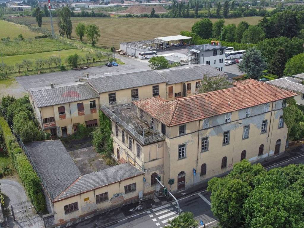 Palazzo / stabile a Bergamo in Via Vittorio Gasparini, 18 - Foto 2