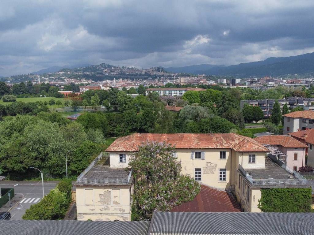 Palazzo / stabile a Bergamo in Via Vittorio Gasparini, 18 - Foto 3