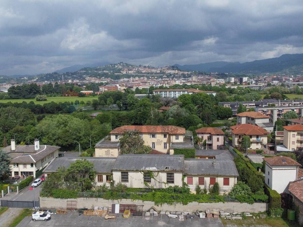Palazzo / stabile a Bergamo in Via Vittorio Gasparini, 18 - Foto 4