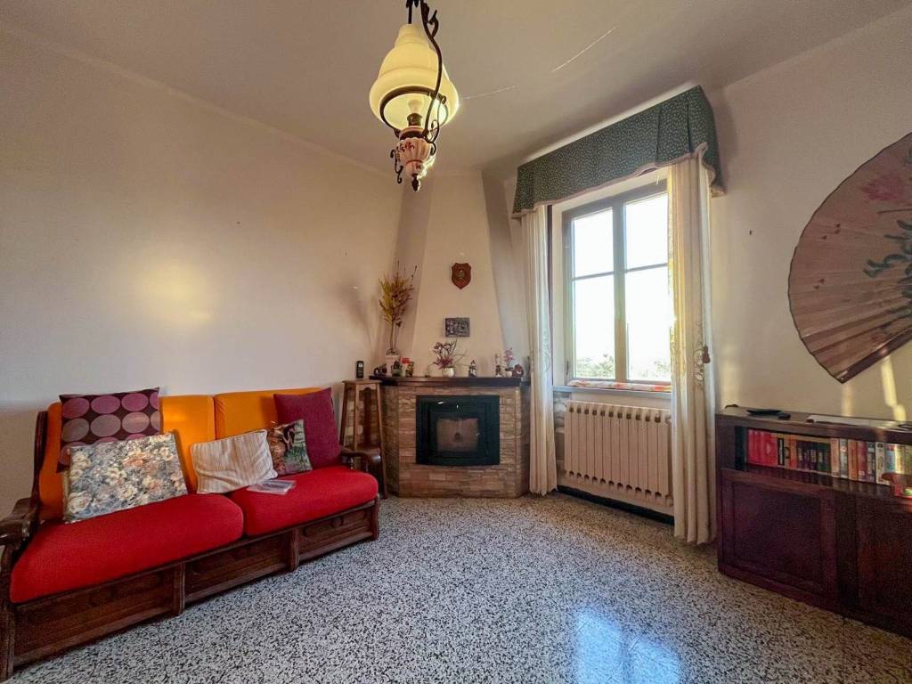 Appartamento a Cecina in Via Francesco De Sanctis, 4 - Foto 2
